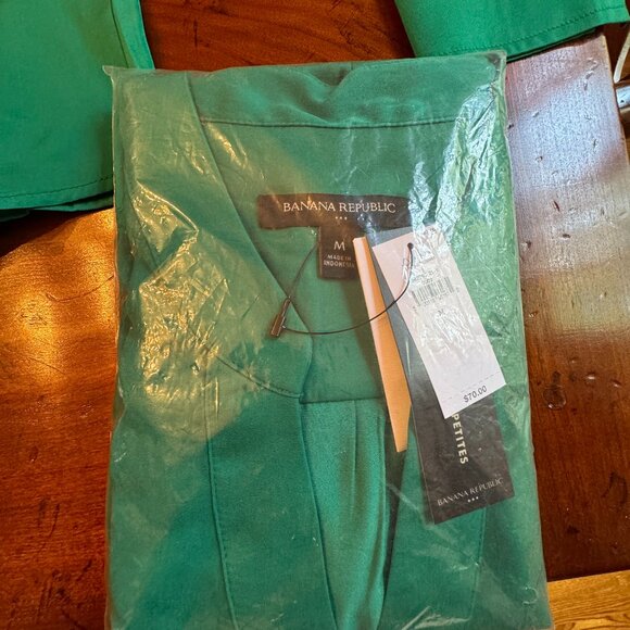 Green Blouse - Picture 1 of 3